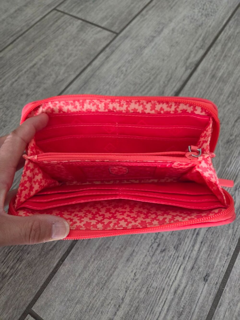VERA BRADLEY Wallet Go Fish Pattern Tech Shield RFID Coral Blue - Picture 7 of 9